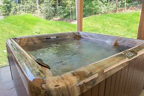 A Hilltop Hideaway - Four Bedroom Chalet