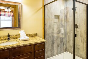 A Hilltop Hideaway - Four Bedroom Chalet