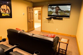 A Hilltop Hideaway - Four Bedroom Chalet