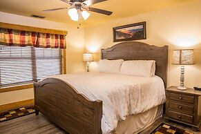 A Hilltop Hideaway - Four Bedroom Chalet