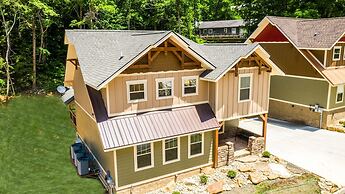 A Hilltop Hideaway - Four Bedroom Chalet