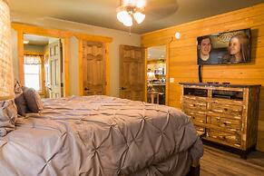 A Hilltop Hideaway - Four Bedroom Chalet