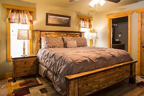 A Hilltop Hideaway - Four Bedroom Chalet