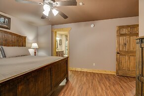 Swimmin in the Smokies - Six Bedroom Chalet