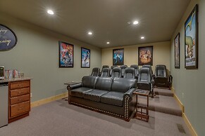 Swimmin in the Smokies - Six Bedroom Chalet