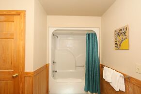 Cedar Falls 8 - Three Bedroom Chalet