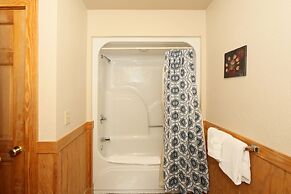 Cedar Falls 8 - Three Bedroom Chalet