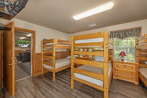 Magnolia Place 5 - Eight Bedroom Chalet