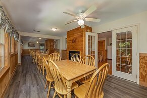 Magnolia Place 5 - Eight Bedroom Chalet