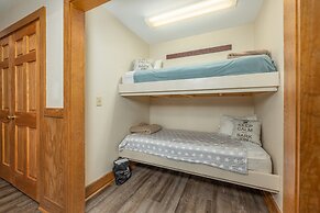 Magnolia Place 5 - Eight Bedroom Chalet