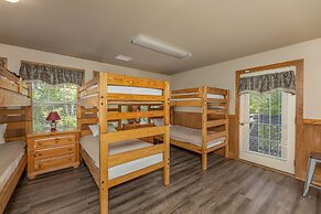 Magnolia Place 5 - Eight Bedroom Chalet