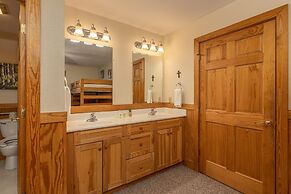 Magnolia Place 5 - Eight Bedroom Chalet