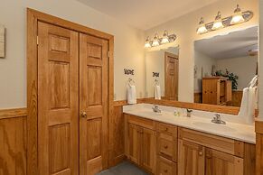 Magnolia Place 5 - Eight Bedroom Chalet