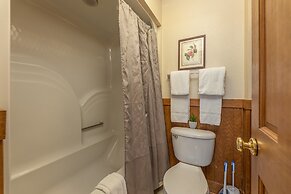 Magnolia Place 5 - Eight Bedroom Chalet