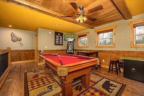 Hilltop Haven - Four Bedroom Chalet