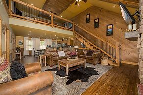 Hilltop Haven - Four Bedroom Chalet
