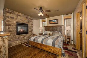 Hilltop Haven - Four Bedroom Chalet