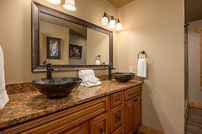 Hilltop Haven - Four Bedroom Chalet