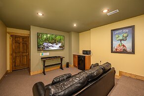 Hilltop Haven - Four Bedroom Chalet