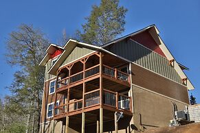 Hilltop Haven - Four Bedroom Chalet