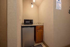 Hilltop Haven - Four Bedroom Chalet