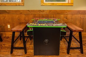 Hilltop Haven - Four Bedroom Chalet