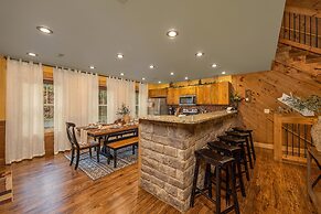 Hilltop Haven - Four Bedroom Chalet
