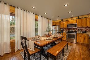Hilltop Haven - Four Bedroom Chalet