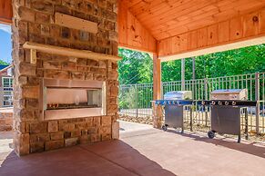 Hilltop Haven - Four Bedroom Chalet