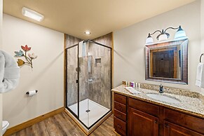 Splash Mansion - Four Bedroom Chalet