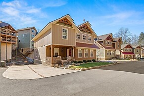 Splash Mansion - Four Bedroom Chalet