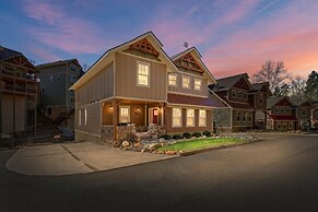 Splash Mansion - Four Bedroom Chalet