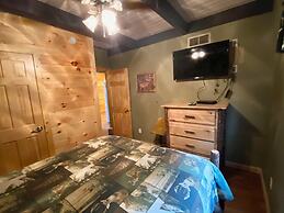 Million Dollar View - Four Bedroom Cabin