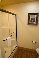 Serene Oasis - Four Bedroom Chalet