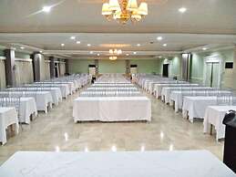 Royale Tagaytay B&B