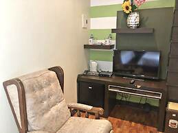 Royale Tagaytay B&B