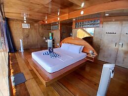 Paolyn Floating House Restaurant