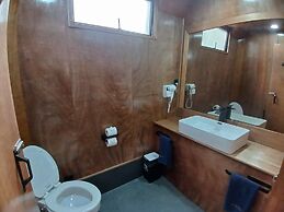 Paolyn Floating House Restaurant