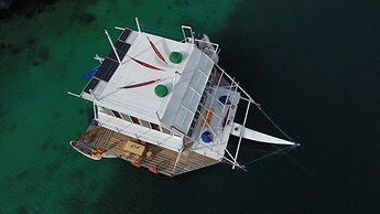 Paolyn Floating House Restaurant