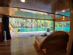 Paolyn Floating House Restaurant