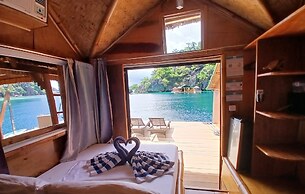 Paolyn Floating House Restaurant