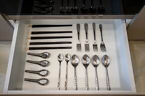 NES House - Riverview Apartment