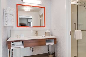 Hampton Inn & Suites Nashville North Skyline