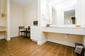 Scottish Inn & Suites