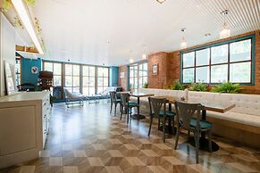 Blooming Hill Boutique Suites