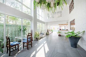 Blooming Hill Boutique Suites