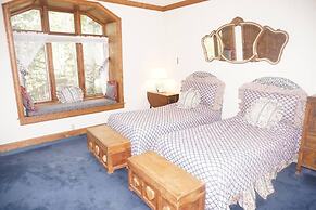 Large Family  On Adams Avenue - Ski In/out 5 Bedroom Home by RedAwning