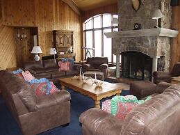 Large Family  On Adams Avenue - Ski In/out 5 Bedroom Home by RedAwning