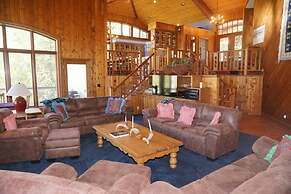 Large Family  On Adams Avenue - Ski In/out 5 Bedroom Home by RedAwning