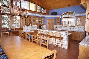 Large Family  On Adams Avenue - Ski In/out 5 Bedroom Home by RedAwning